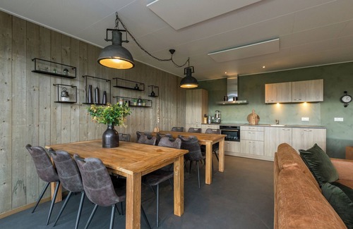 Municipality of Veere Chalet De Esquí | Holidayhome - Vroondijk 2 | Vrouwenpolder Zeebloesempje