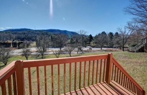 Murphy Casa | Holidays are over!!! Come relax and unwind at Magnificent Views in Murphy!!!