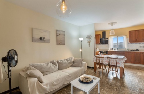 Gáldar Apartamento | Vacaciones 'Habibi Costa Norte Gran Canaria' con vistas al mar, terraza privada y Wi-Fi