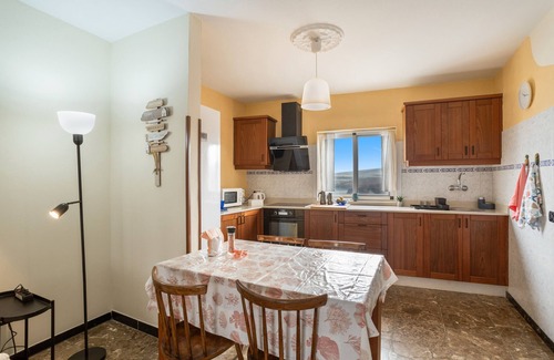 Gáldar Apartamento | Vacaciones 'Habibi Costa Norte Gran Canaria' con vistas al mar, terraza privada y Wi-Fi
