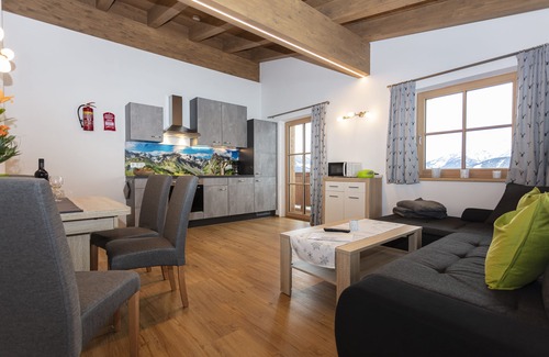 Fieberbrunn Apartamento | Vacaciones en la granja de huevos recientemente construida y familiar