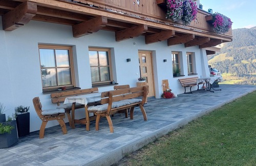 Fieberbrunn Apartamento | Vacaciones en la granja de huevos recientemente construida y familiar