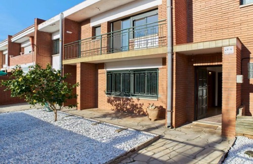 Esparraguera Casa | HOLIDAYS DOMUS IANO, para corta, media y larga estancía. (min 2 noches)