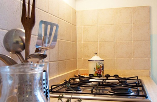 Castagneto Carducci Apartamento | ¡Apartamento en el campo verde con piscina, a solo 4 km del mar!