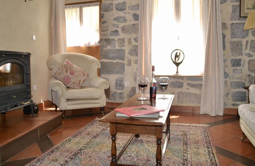 Lagrasse Apartamento | Vacaciones en Lagrasse. Estudio en planta baja situado en el jardín amurallado con piscina.