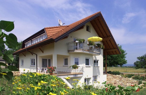 Endingen am Kaiserstuhl Apartamento | Vacaciones en la bodega del jardín natural Kaiserstuhl, con vistas a los viñedos.