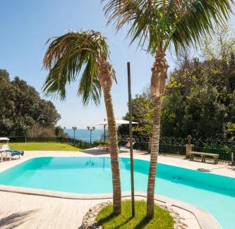 Posillipo Apartamento | Holidays Naples Family - Pool in front of Capri