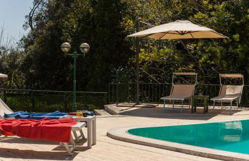 Posillipo Apartamento | Holidays Naples Family - Pool in front of Capri
