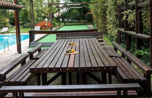 Cappella De' Picenardi Casa | Vacaciones con piscina en una antigua escuela de campo desde 1885