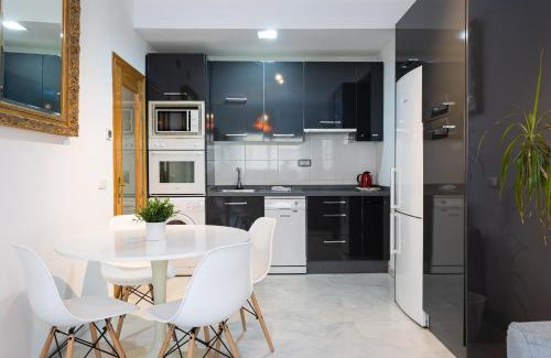 El Ejido Apartamento | Holidays2Malaga Carrera Capuchinos Free parking Aircon Downtown