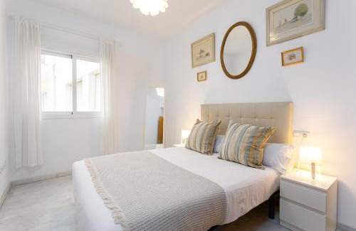 El Ejido Apartamento | Holidays2Malaga Carrera Capuchinos Free parking Aircon Downtown