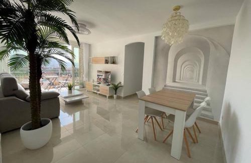 Carretera de Cadiz Apartamento | Holidays2Malaga Princesa 3 dormitorios, vistas al mar y montaña, terraza y a 200m a la playa