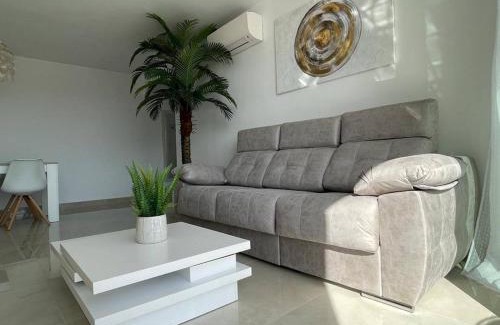 Carretera de Cadiz Apartamento | Holidays2Malaga Princesa 3 dormitorios, vistas al mar y montaña, terraza y a 200m a la playa