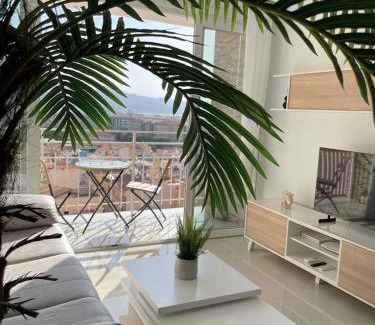 Carretera de Cadiz Apartamento | Holidays2Malaga Princesa 3 dormitorios, vistas al mar y montaña, terraza y a 200m a la playa