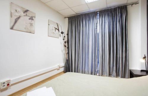 Sant Antoni Hostal | HolidaysBCN Rooms
