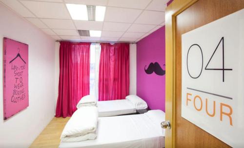 Sant Antoni Hostal | HolidaysBCN Rooms