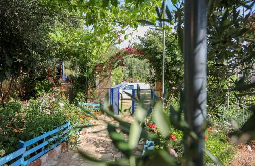 Himare Hotel | Holiwood