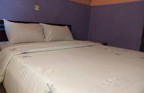 Oshodi-Isolo Casa | Holla-Jobi Guest House