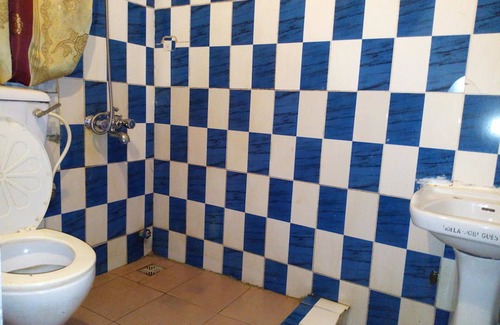 Oshodi-Isolo Casa | Holla-Jobi Guest House