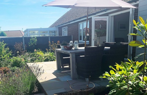 Holland-On-Sea Cabaña | Holland Beach Bungalow