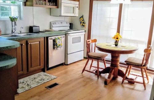 Franklin Casa | "Holland Hills" offers a clean, quiet, comfortable stay. Paved access. Nice area