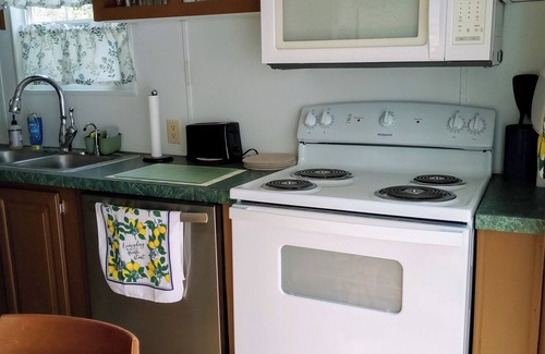 Franklin Casa | "Holland Hills" offers a clean, quiet, comfortable stay. Paved access. Nice area