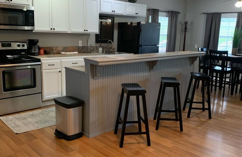 Vicksburg Apartamento | Holley Rentals 2br+ bonus Room 1300 sq ft apt. Sleeps 8