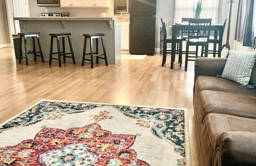 Vicksburg Apartamento | Holley Rentals 2br+ bonus Room 1300 sq ft apt. Sleeps 8