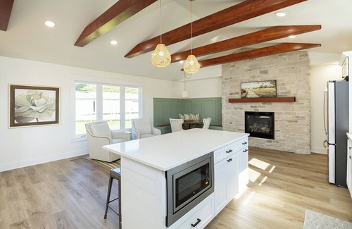 Winterset Casa | Holliwell Bridge Retreat - Private, Spacious & Close to town! Great for Groups!
