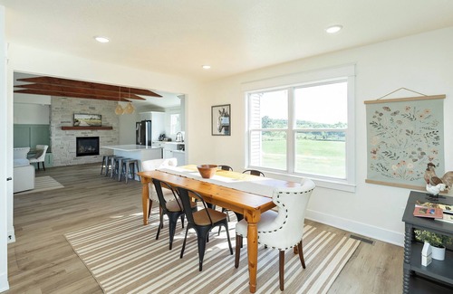 Winterset Casa | Holliwell Bridge Retreat - Private, Spacious & Close to town! Great for Groups!
