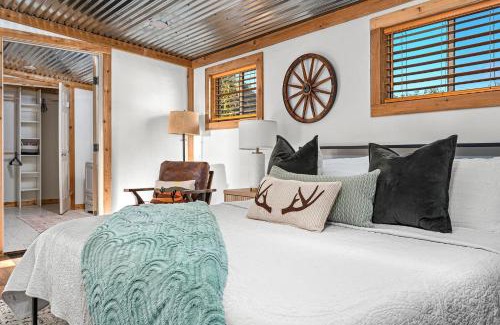 Fredericksburg Casa | Hollmig Cabin - Private Hot Tub