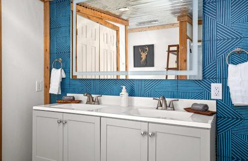 Fredericksburg Casa | Hollmig Cabin - Private Hot Tub