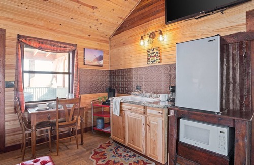 Fredericksburg Cabina | Hollmig Sunset View 1 Bedroom Cabin by RedAwning