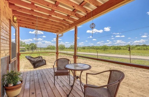 Fredericksburg Cabina | Hollmig Sunset View 1 Bedroom Cabin by RedAwning