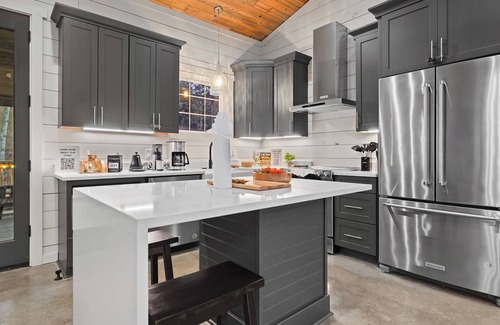 Kedron Casa | Hollow Hideaway 1A- Serene Getaway-Sleeps 4