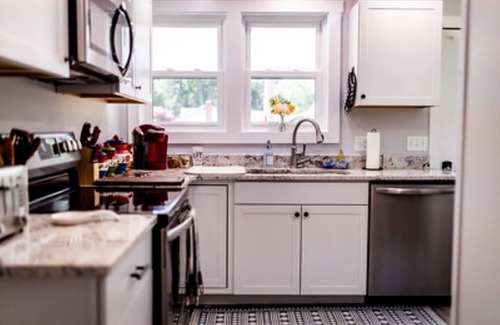 Smithsburg Casa | Hollow Hideaway is just the place if you looking to get away and relax.