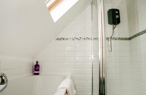 Boraston Casa | Holly Cottage, 2 bed house, sleeps 6