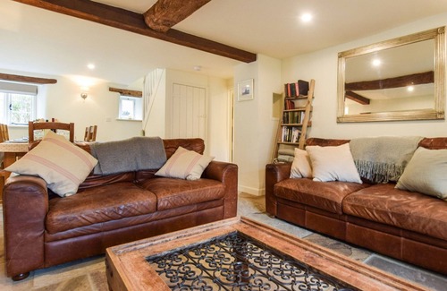Coln St Aldwyns Cabaña | Holly Cottage, chimenea Inglenook, Cotswolds - capacidad para 8 personas en 4 habitaciones
