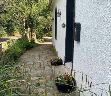 Harker Casa | Holly Cottage. Romantic Getaway. Tourist base.
