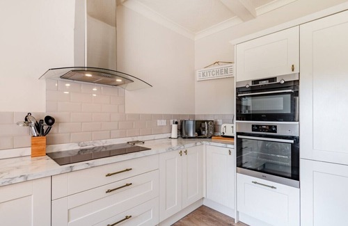 Lincoln Casa | Holly Farm - Five Bedroom House, Sleeps 10