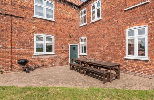 Lincoln Casa | Holly Farm - Five Bedroom House, Sleeps 10
