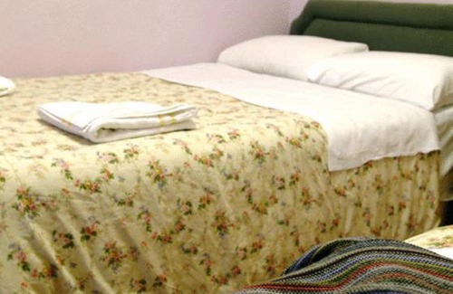 Warwick Hotel | Holly House Hotel