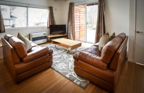 Hokujo Casa | Holly House