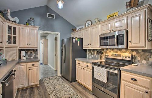 Holly Lake Ranch Casa | Holly Lake Retreat with 2 Community Pools and Yard