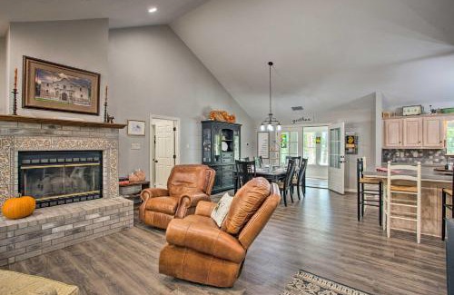 Holly Lake Ranch Casa | Holly Lake Retreat with 2 Community Pools and Yard