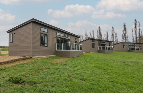 Newark Cabaña | HOLLY LODGE, family friendly, with a garden in Newark-On-Trent