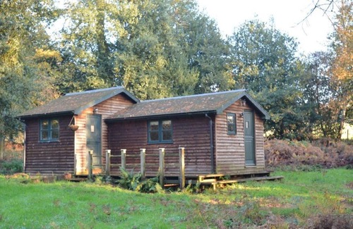 Chilworth Cabina | Holly Oaks - cabaña arbolada tranquila y apartada en Surrey Hills