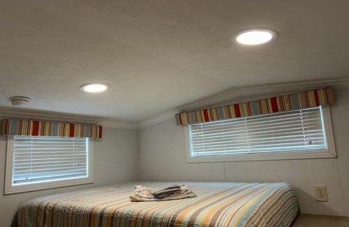 Holly Ridge Complejo | Holly Ridge Retreat with Loft and Pet Friendly plus Long Term Stay Allowed