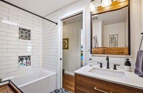 Seattle Metro Area Casa | Holly Street Hideaway