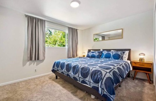 Seattle Metro Area Casa | Holly Street Hideaway